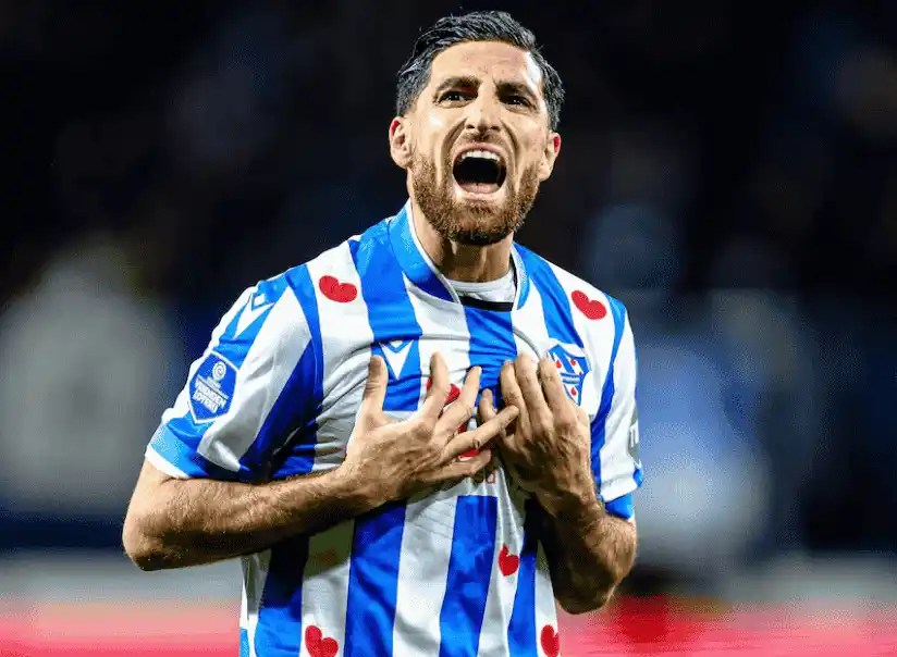 伊朗邊鋒阿里禮薩・賈漢巴赫什(Alireza Jahanbakhsh)球員照片